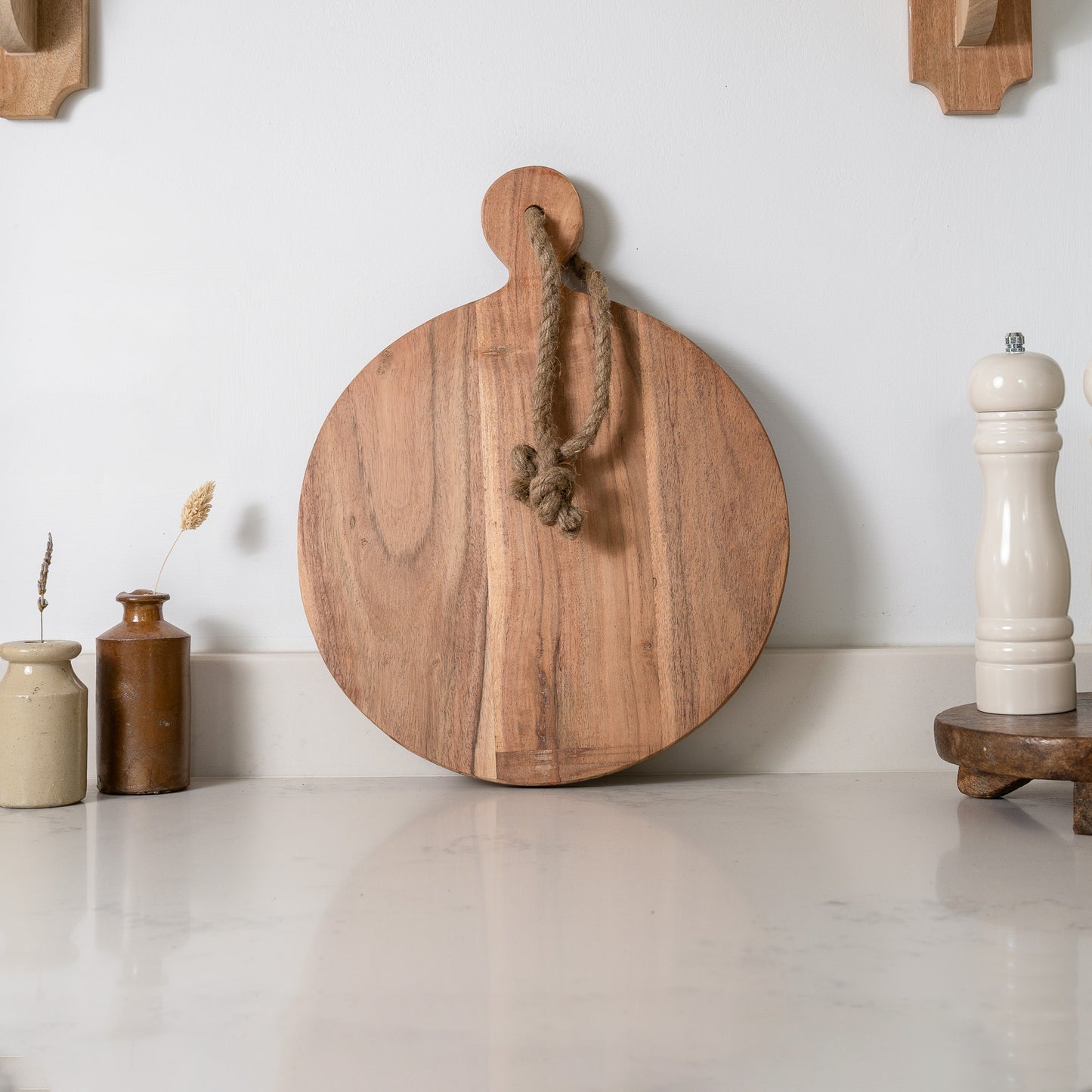 Hard wood round chopping board aw282