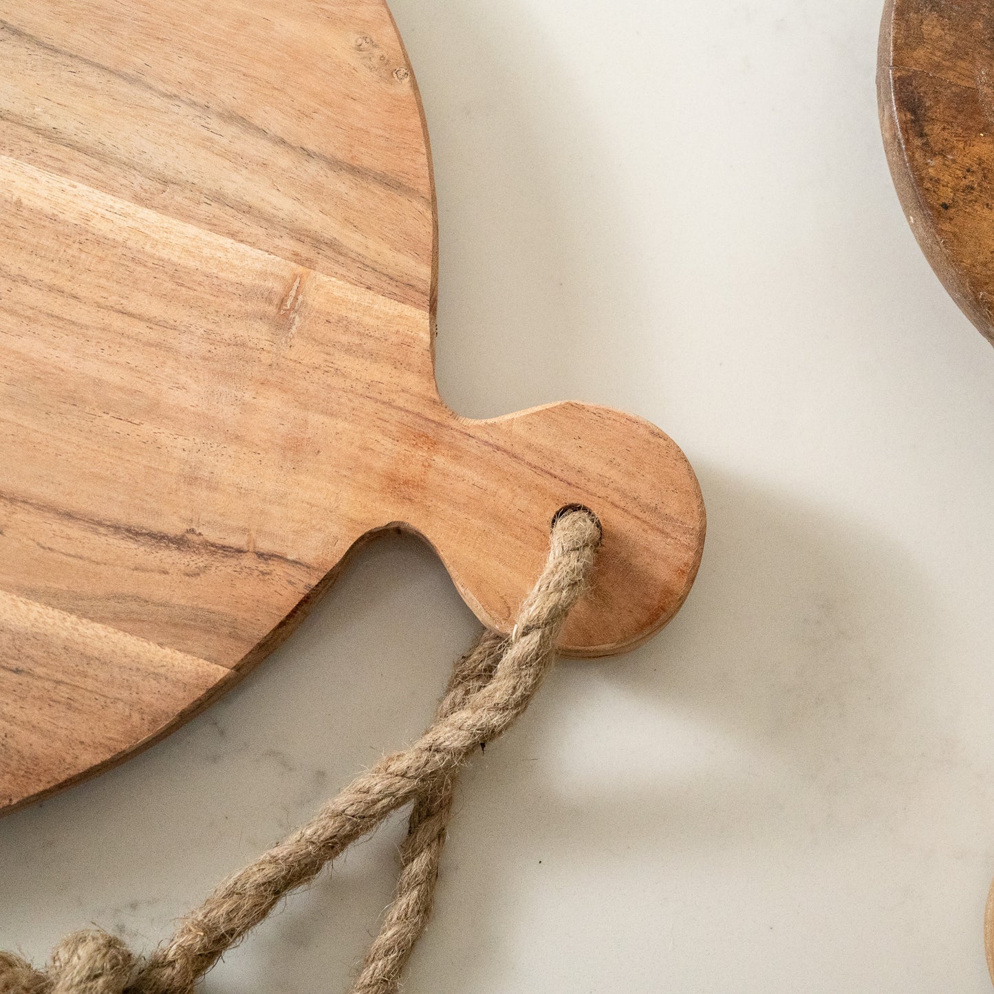 Hard wood round chopping board aw282