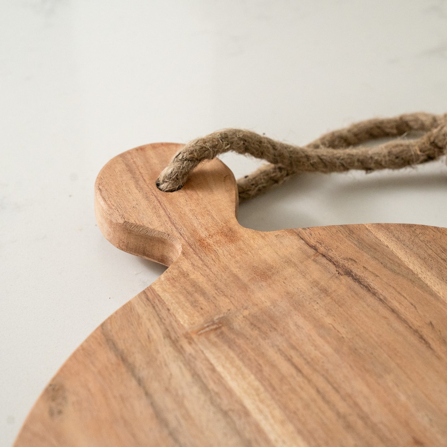 Hard wood round chopping board aw282