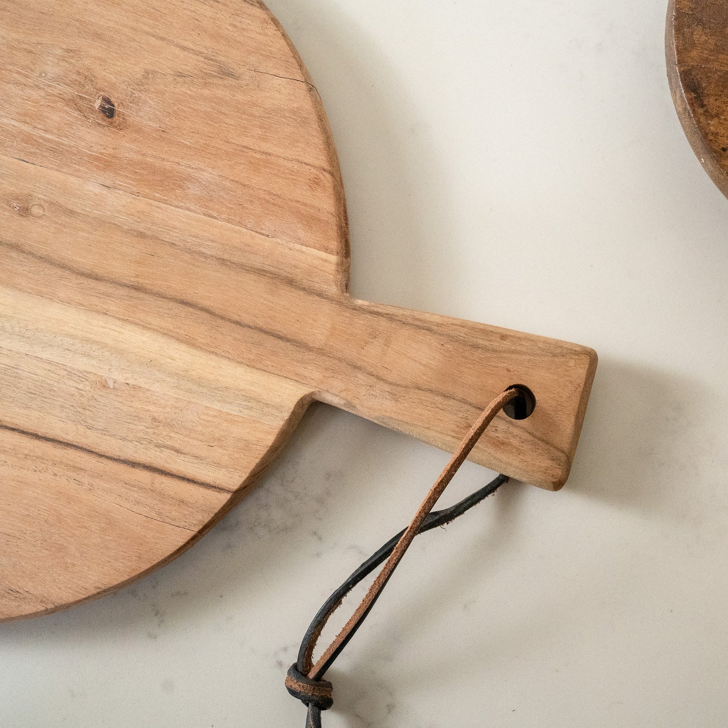 Round chopping board with tie aw103
