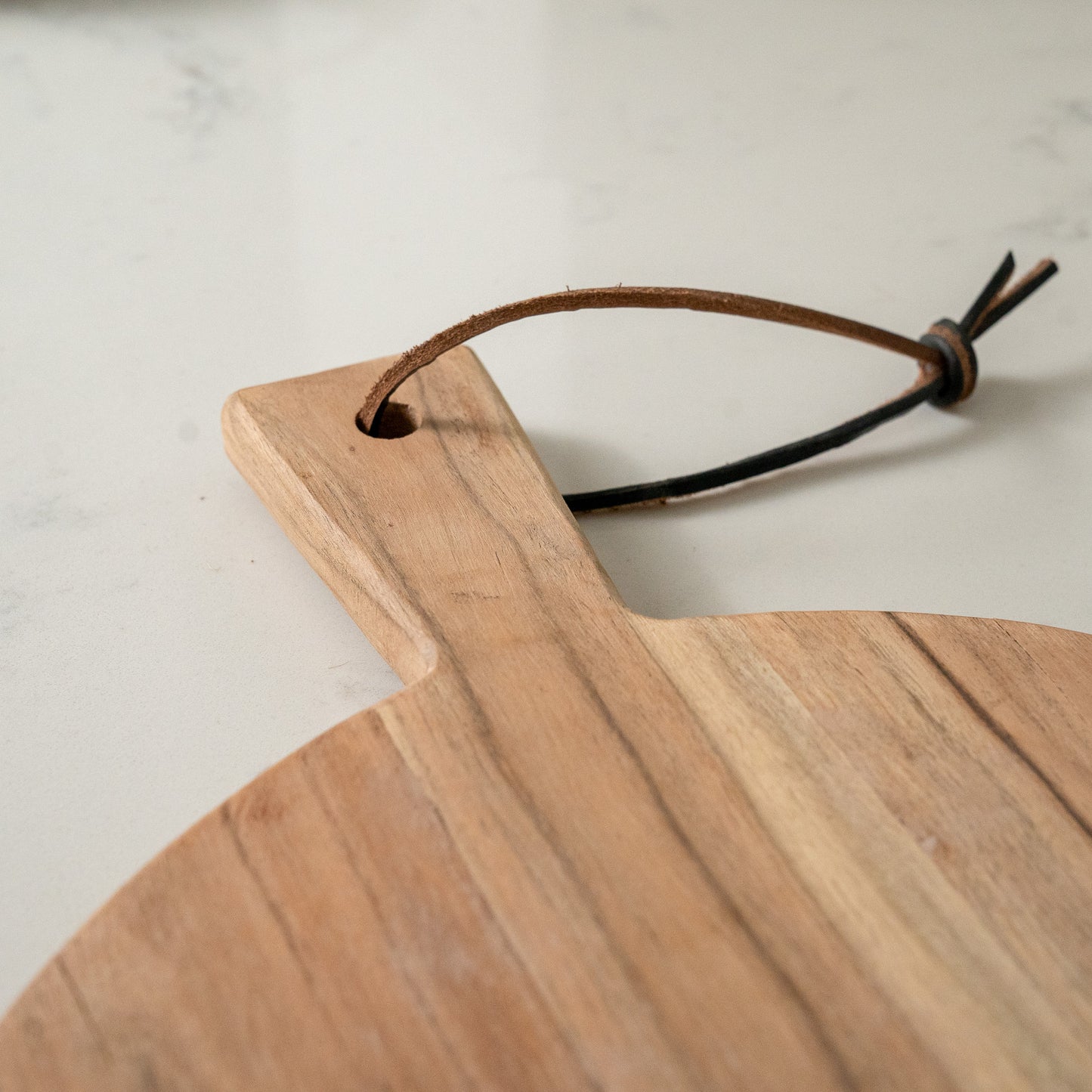 Round chopping board with tie aw103