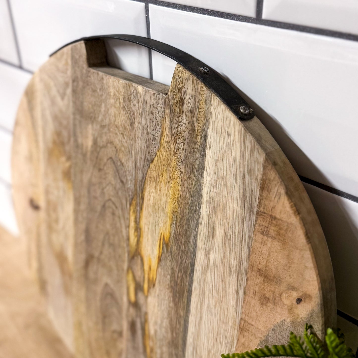 Round Mango Board with metal detail AW-816