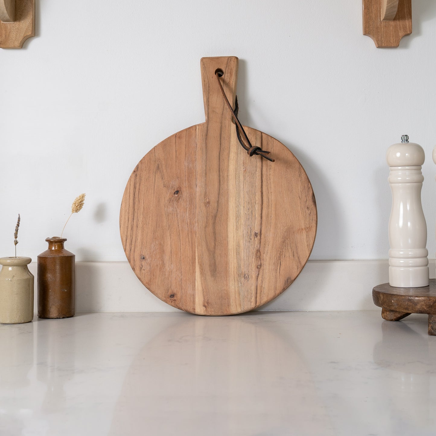 Round chopping board with tie aw103